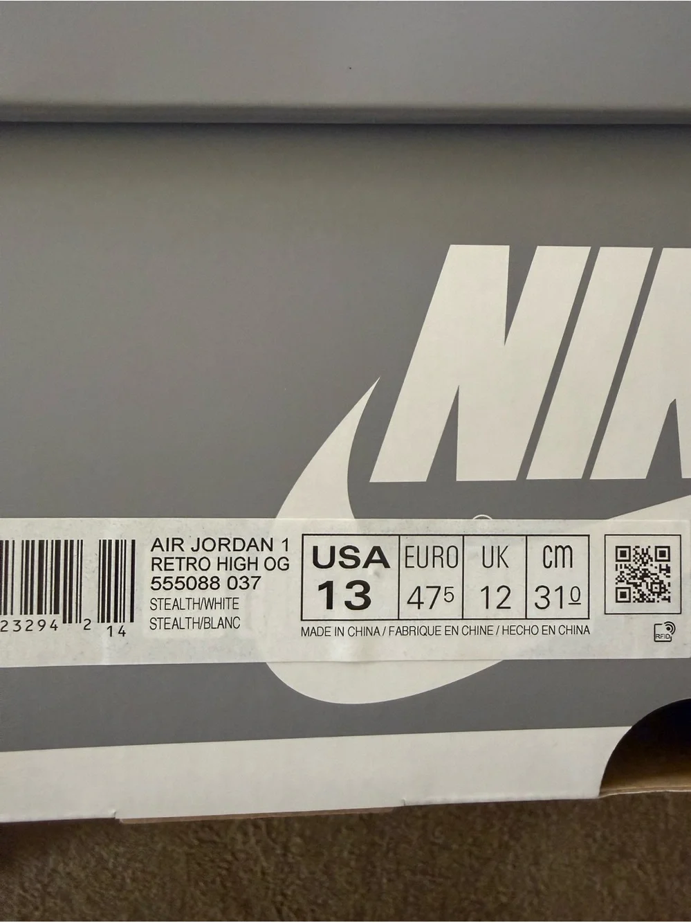 Jordan• 1 Retro High OG in Stealth, White
